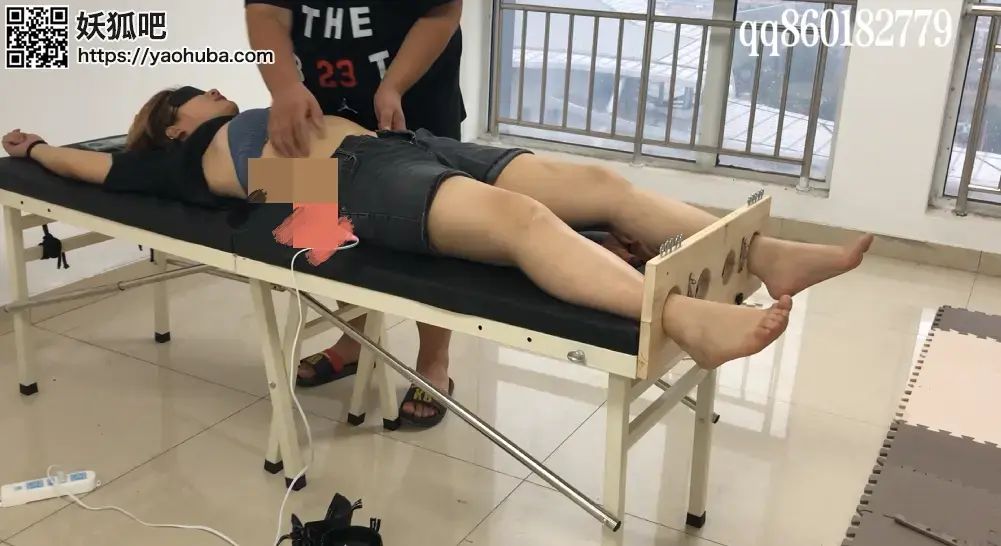 illiouns11 丰满妹妹超级怕痒 强制gc 口含袜子 叫声销魂 illiouns11 丰满妹妹超级怕痒 强制gc 叫声销魂 此视频为删减版本<br>工作室接定拍约拍 大尺度 微信a13792669165