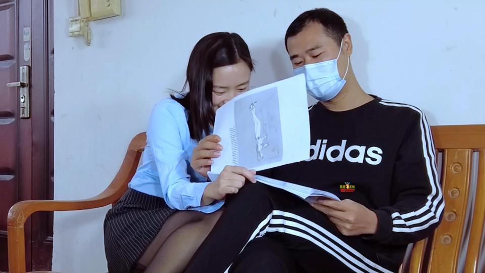 【晓鹿绳艺】【保险推销的驷马体验】做保险销售的意外福利，不单是能促成订单，还能体验一把驷马，真实幸福感爆棚 （晓鹿回来拉）<br>[内容简介]:做保险销售的意外福利，不单是能促成订单，还能体验一把驷马，真实幸福感爆棚<br>工作室联系QQ：1462308882   晓鹿微信：xiaolushenyi 欢迎大家一起交流，拒绝任何骚扰色情话题，感谢<br>片长：45分钟  清晰度：1080   文件大小：2GB  <br>有喜欢我作品的可以找我订拍哦<br>解压密码：qq1462308882