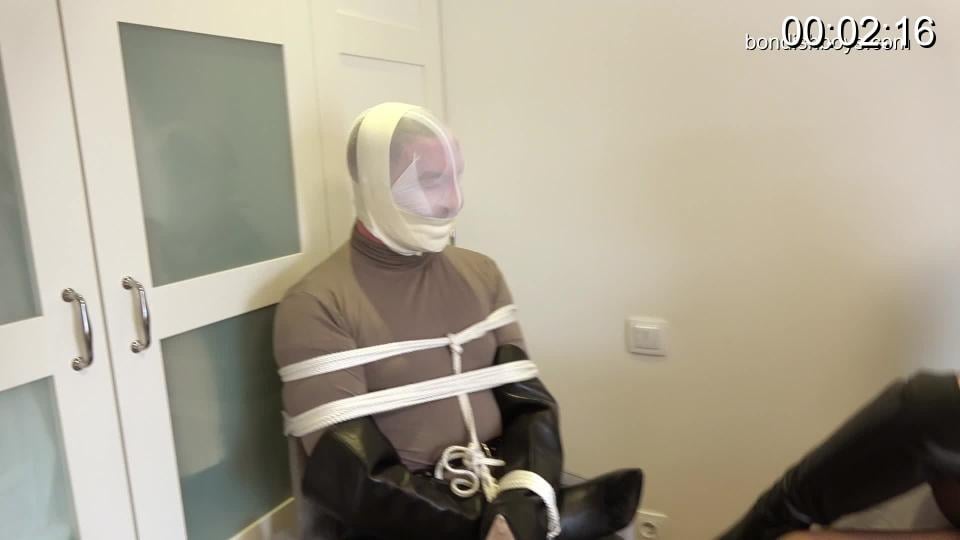 NAOMIS BONDAGE CUCKOLDS HAVE MORE FUN - PART 2 You'll be glad you're wrapped up, for safety. There is no leaving the bondage process once I begin. Eyes up! I've so much to teach. Learn. I've dealt with more difficult boys and girls than you...When he's chairtied, gagged and hooded I call Helena in. We will play with our pantyhose and ducttape. I will encase, bind and gag her. And my bondage cuckold gets to... watch.<br><br><span style='color:#b0b0b0;'>[隐藏文字，购买后可见]</span>