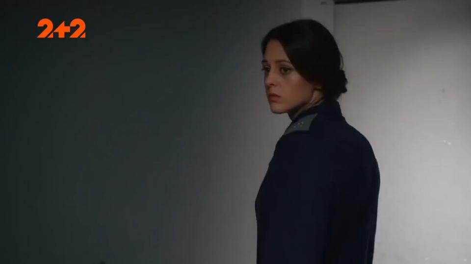 俄罗斯大叔解救英国女警Ukranian cop 英国的女警被坏蛋抓住并绑住，该怎么办？讲述了一位俄罗斯大叔机智地解决一位美女警探的故事，情节跌宕起伏，并且与坏蛋斗智斗勇，体现出了俄罗斯大叔在遇到危难之时能够沉着冷静地采取最优策略，安抚坏蛋，并装作与他们一伙，最终在等来武装支援后成功把女警探从魔窟中解救出来。以下是俄文的介绍，节选自俄片的经典桥段。Гордієнко та його друзів чекають нові складні і заплутані справи, і невідомо, хто в результаті зможе перемогти у цій боротьбі добра зі злом. Дивіться продовження улюбленого серіалу.<span style='color:#b0b0b0;'>[隐藏文字，购买后可见]</span> 