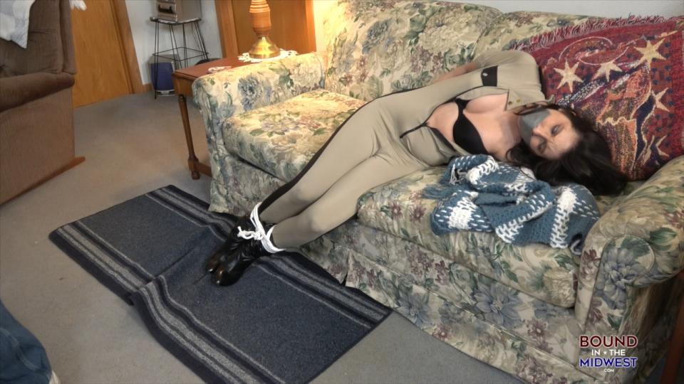 Officer Love Bound And Gagged Officer Love comes into the house looking for evidence when she is grabbed from behind and hand gagged and is handcuffed duct tape gagged and rope tied over her boots and ankle area. <br><br> <br><br>Officer Love struggles on the floor and on the couch.<br><span style='color:#b0b0b0;'>[隐藏文字，购买后可见]</span>