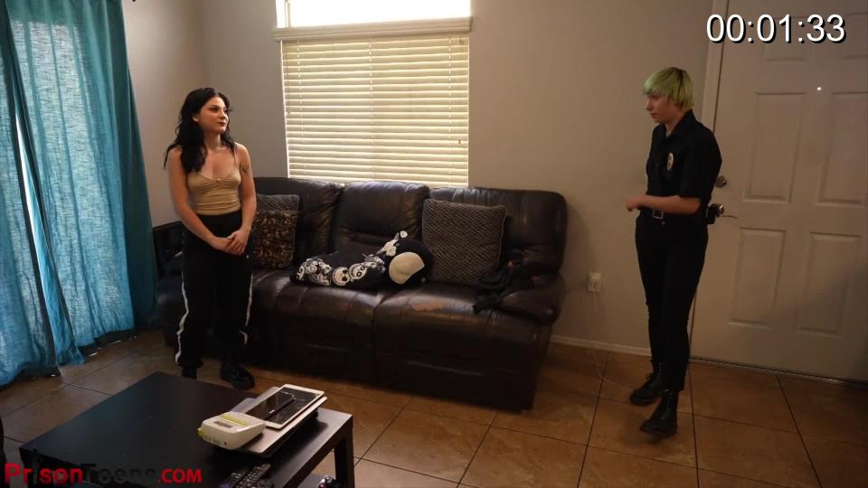 Roommate Arrested Part 1 Officer Kaitlynn gets a call about a silent alarm being tripped and goes to check it out. She didn’t expect to find her roommate Persephone at the scene! Come see what happens in this part 1!<br><br><span style='color:#b0b0b0;'>[隐藏文字，购买后可见]</span>