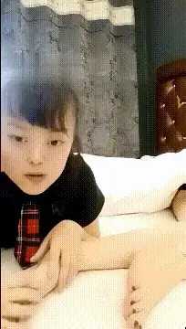 【女慕乐】女M偷舔主人的脚 作者【女慕乐】<span style='color:#b0b0b0;'>[隐藏文字，购买后可见]</span><br><br><br><br>【女慕乐】女M偷舔主人的脚<br>女主熟睡后小M还在舔脚 给主人按摩。<br>尽职的小骚包<br><br><br>点击查看更多精品影片<br><br>