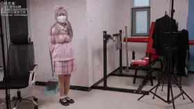 【心悦艺束】可爱小萝莉红木驷马束缚 这是红木试镜视频的最后一部，后面还会不会拍摄这个妹子就不知道了，喜欢的可以看下，反馈好的话再找她拍<br>定拍，模特应聘，请加Q2386945992。海外用户请用Telegram：xybondage。最低500元即可订拍。<br>视频中的衣物，丝袜，道具有需要的也可联系我。<br>解压密码：xyys
