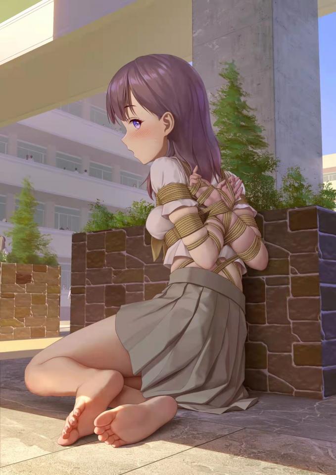 玩家原创《女总裁自缚被实习生发现》有声小说，都市，自缚，百合，调教，女总裁 玩家原创，有声小说。<br><br>小说简介：<br>（都市，自缚，百合，调教，女总裁）<br>秦芯璐，28岁，女，倾国倾城，身价百亿。<br>她创办“新路集团”，享誉无数，堪称一代传奇。<br>但是，她却有一个不为人知的爱好。<br>她喜欢自缚！<br>今天晚上，她给所有员工放了假，33层的新路大厦里，只有她一个人。<br>她把自己严密捆绑起来，穿上风衣伪装好，钥匙放在家里，然后兴奋的开始了自缚之旅！<br>没想到，刚下楼居然碰到了公司今天新招的21岁的女实习生！<br>“漂亮前辈，都是打工人，今天公司只有咱俩在加班，去我家坐会吧”<br>她没收到放假的消息么？怎么办？冷静、冷静。<br>啊啊，别拉我！我手被绑着呢啊！要被发现了！<br><br>ps：为了这个视频的配音和剪辑，忙活了整整一天半，现在是凌晨一点，小说也鸽了，感觉非常对不起读者。<br>图片全部是p站himitsu大佬的，ひみつ永远的神！<br>若是有人想代购himitsu的付费套图，可以私信我。我的q，2078563898<br>接小说定制，接有声小说定制。<br>若是想看文字版的这个小说，可以在小说区搜索，玩家自缚。