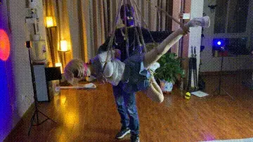 喵喵JK装空中悬吊半个小时 美女喵喵体验悬吊，最终被吊在空中半个多小时才放下来。视频解压密码：chuxin，          ·         ·           ··  -     -<br>一绳所爱绳艺体验店面向全国爱好者开放，本店提供绳艺捆绑模特服务、体验女绳师捆绑服务、体验长时间囚禁服务、场地出租、专业麻绳销售，原创视频套图销售、作品定制等，另外本店招募同好合作伙伴。微信：351552501初心