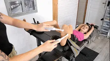 OCELIA EXPERIMENTS CAMILY'S TICKLES IN PANTYHOSE 购买地址<span style='color:#b0b0b0;'>[隐藏文字，购买后可见]</span><br>Camily LOVES to tickle extremely ticklish girls like Ocelia who experiment here a new sensation in pantyhose.<br>Ocelia's entire body is super sensitive but she has two weak points : her feet and her thighs so the sadistic Camily tickles her in this way.<br>The FT Tickler shows some special techniques to Camily at some moments but this clip is mostly F/F tickle action.<br>Ocelia explodes in laughter all long the clip but some moments where she litterally cracks are just wonderful.<br>We really love when a merciless female tickler is totally decided to drive crazy another super ticklish girl like in this great session.<br>A true ticklish beauty in pantyhose who endures the ruthless tickles of Camily...wow!