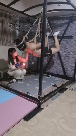 【夏夏绳缚S】捆绑调教，吊缚电乳踩踏 【夏夏绳缚S】捆绑调教，吊缚电乳踩踏<br>创作：【夏夏绳缚S】<br><span style='color:#b0b0b0;'>[隐藏文字，购买后可见]</span>
