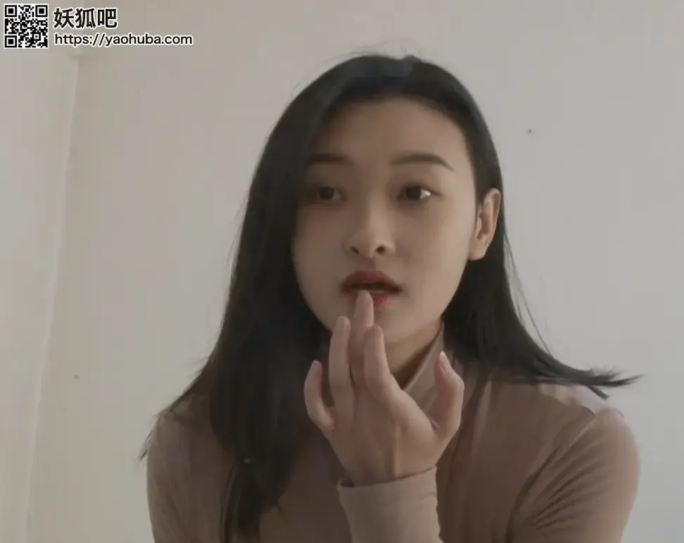 《小三绑架案》  怀旧影苑定制，美女演员演技颜值才貌双全！ 故事讲述着黑银 行老板的小三遭到仇家歹 徒绑 架的故事，剧情虽然比较简单，但不得不佩服怀旧工作室的演员们的实力，硬是将60分的剧本演出了120分的效果！<br><br>在圈内毫不夸张地说怀旧工作室旗下的女演员的演技水平可以说是国内第一档的存在，毕竟都是职业演员！而且长得也非常漂亮，大美人一枚，当然，也因为如此，定拍费也确实不便宜，但绝对物超所值！希望大家多多支持，如果销量不错，我看看能不能拍一个续集，让怀旧的其他美女一起出演！<br><br>因为众所周知的原因，请各位用户在购 买后尽量使用妖狐吧官网在线下载，不要使用云盘下载，更不要在云盘上在线解压缩，不然容易导致资源被 删除！<br><span style='color:#b0b0b0;'>[隐藏文字，购买后可见]</span>