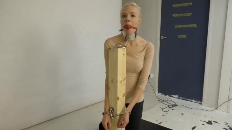 Vanessa intro Vanessa 到達工作室時的一些視頻材料 - 我們看了一下裝備，她嘗試了一些輕微的克制。<br><span style='color:#b0b0b0;'>[隐藏文字，购买后可见]</span>