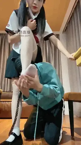 【雪莉S】jk双马尾tj贱狗（可爱萝莉棉袜白丝，口水羞辱，踩脸踩头，全体重踩踏） 【雪莉S】jk双马尾tj贱狗（可爱萝莉棉袜白丝，口水羞辱，踩脸踩头，全体重踩踏）<br>原创者：套路直播<br>购买地址<span style='color:#b0b0b0;'>[隐藏文字，购买后可见]</span>