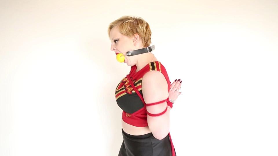 Roxie in Cheers! 简介：<br>罗克西在欢呼声中!<br>罗克西向我们展示如何欢呼。<br><br>Description:<br>Roxie in Cheers!<br>Roxie shows us how to cheer.<br><br><span style='color:#b0b0b0;'>[隐藏文字，购买后可见]</span>