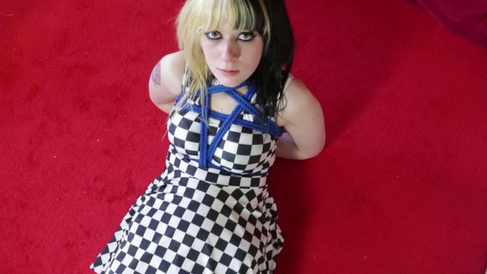 Roxanne in Blue! 简介：<br>Roxanne光脚驷马堵嘴紧缚<br><br>Description:<br>Roxanne in Blue!<br>Barefeet and a hogtie<br><br><span style='color:#b0b0b0;'>[隐藏文字，购买后可见]</span>