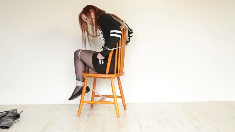 Jane Doe in Cheers for the Chair 简介：<br>简-多伊椅子捆绑<br> <br><br>一身黑衣，被绑在椅子上。AGB模特的天堂。<br><br>Description:<br>Jane Doe in Cheers for the Chair<br> <br><br>All in black and tied to a chair. Altmodel heaven.<br><br><br><br><span style='color:#b0b0b0;'>[隐藏文字，购买后可见]</span>