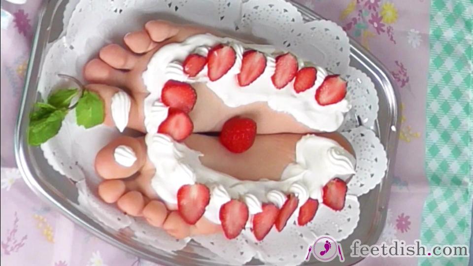 Vol.1 The Sole Cake / 足裏ケーキ 女性の足裏でケーキを作ってみました。準備、調理、デコレーション、喫食、足舐めの様子が収録されています。<br>動画の長さは28分超えの大長編で、動画サイズはフルHDとなっています！<br>We made a cake with soles of a woman. The video contains preparation, cooking, decoration, eating, and licking.<br>The duration of this video is over 28 minutes, it's enough for use. The video quality is Full HD!<br>Please check our sample videos on Twitter!<br><span style='color:#b0b0b0;'>[隐藏文字，购买后可见]</span>