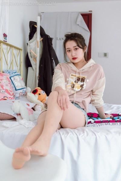 物恋传媒1042期：小敏-迷失过往（板鞋、白棉袜、肉丝）4K 主题：板鞋、白棉袜、肉丝（脚尖透明款）<br>物恋传媒1042期：小敏-迷失过往（板鞋、白棉袜、肉丝）4K<br>购买地址<span style='color:#b0b0b0;'>[隐藏文字，购买后可见]</span>