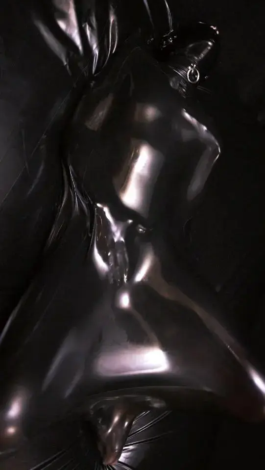Vacsac Vacsac<br><br>官网地址<span style='color:#b0b0b0;'>[隐藏文字，购买后可见]</span><br><br>A plump girl wore a latex restraint bag. The girl wore a latex Headcover and a full bag of latex jacket. Under the white stimulation of comfortable electric shock and self touch, the girl felt particularly comfortable...<span style='color:#b0b0b0;'>[隐藏文字，购买后可见]</span><br>一个身材高挑的女孩穿进乳胶拘束袋里，女孩头戴乳胶头套，穿上全包乳胶衣。在舒服的电击和自我抚摸的刺激下，她感到特别舒服...