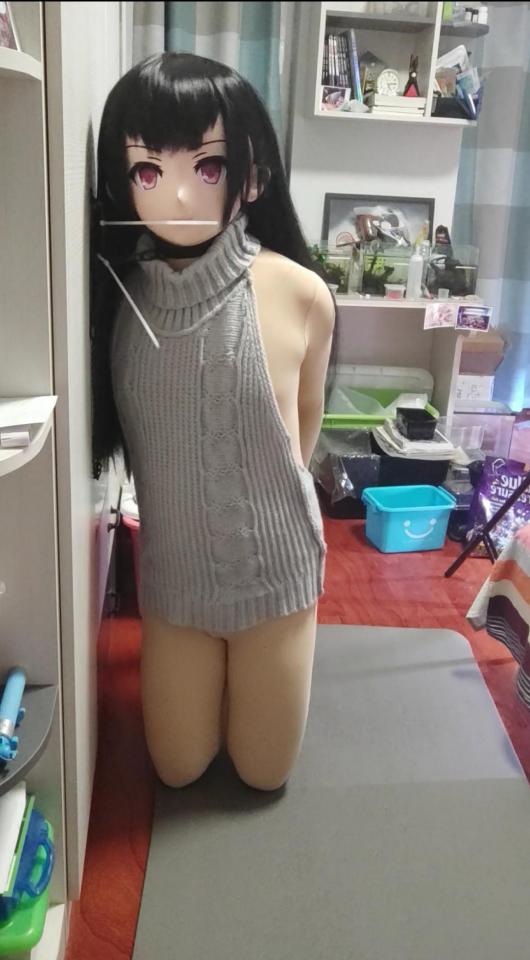 kigurumi露背毛衣拘束放置罚跪（上） 是拘束罚跪的一小时完整版<br>（腿跪麻了呜呜呜<br>因为文件太大所以拆分成两部发<br>（无所谓了反正也没人买<br>石家庄的小伙伴可以加我QQ一起玩2138337358