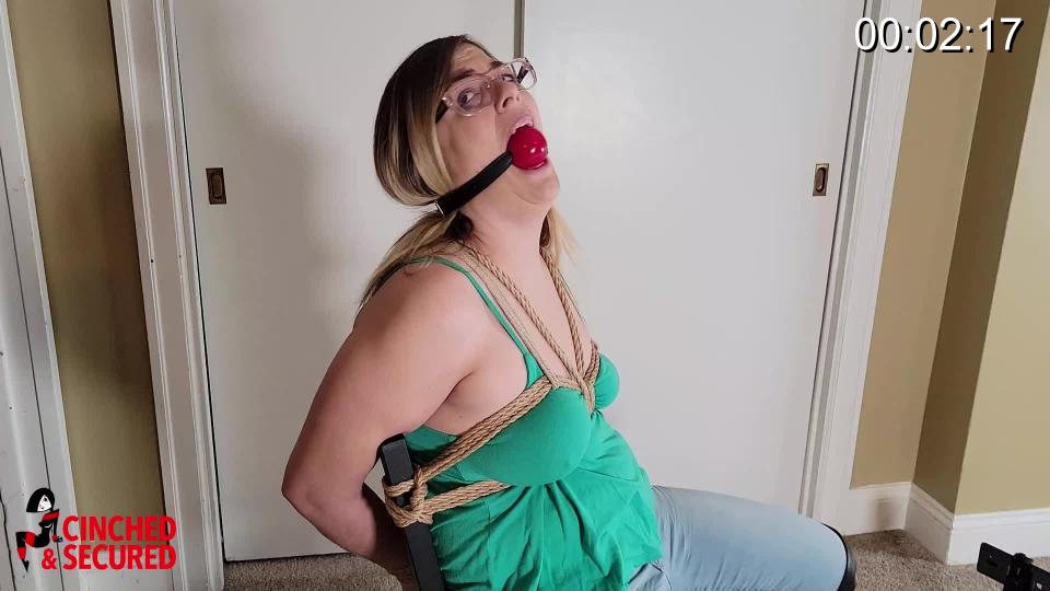 Kendra Lynn - Home Alone, Must Get to the Phone! Ah, will Kendra ever learn? After a phone call assuring her boyfriend she is safe and sound at home, she suddenly finds herself VERY tightly bound and gagged to a chair by a mysterious intruder! Her mouth is stuffed full of rubber by means of a giant ball gag that threatens to unhinge her jaw, and her body is fused to the uncomfortable chair thanks to a network of brutally tight ropes! Soon drool is pouring from her mouth as she struggles, soaking her shirt and her jeans! She strains against the bondage, her booted feet pulling for all she is worth, but no luck! The position is agony, and she keeps hoping for relief, but when she is re-bound in a tight crotch roped hogtie on the floor, she realizes she didn't know when she had it well! Now, with her phone left on the floor in front of her, a few feet away, she must begin the agonizing process of struggling her trussed body over to the phone! Slowly she makes her way along the floor, drooling and moaning every moment of the trip, but when she arrives, will she even be able to make a call? And if she can, will she ever manage to make herself understood with the stifling gag in place?<br><br><span style='color:#b0b0b0;'>[隐藏文字，购买后可见]</span>
