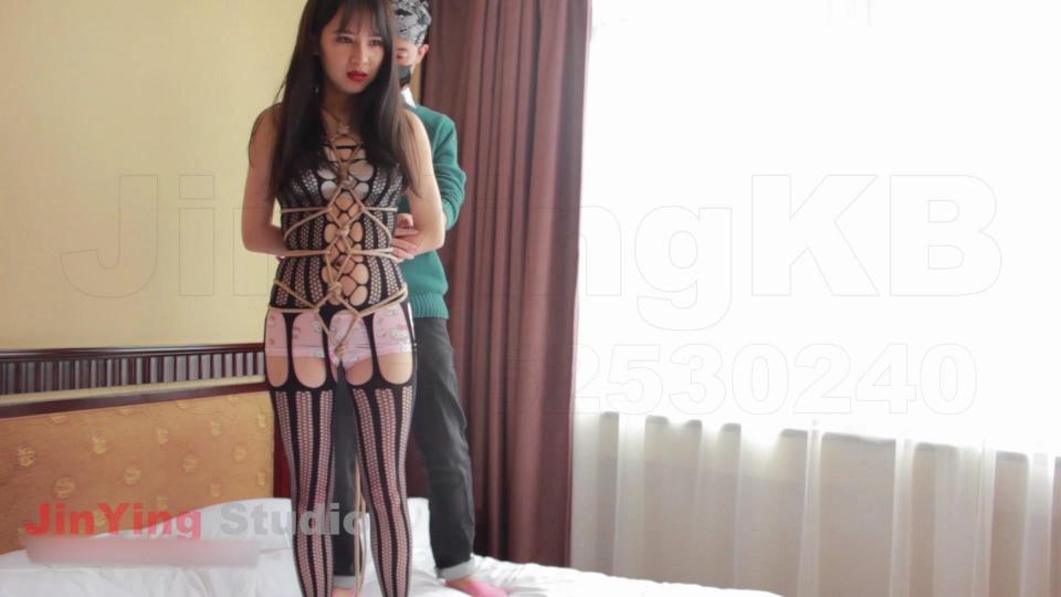 金鹰绳艺 小董洁 一双黑丝堵小嘴 TD酥麻传内心 挠脚心痒难忍耐 皮鞭抽股真是爽！ 标题：金鹰绳艺 小董洁 一双黑丝堵小嘴 [不可描述]酥麻传内心 挠脚心痒难忍耐 皮鞭抽股真是爽！ 原创者：金鹰绳艺 <span style='color:#b0b0b0;'>[隐藏文字，购买后可见]</span><br>小董洁情趣黑丝，堵嘴，TD，挠痒，鞭打，内容精彩，喜欢的可以看看。