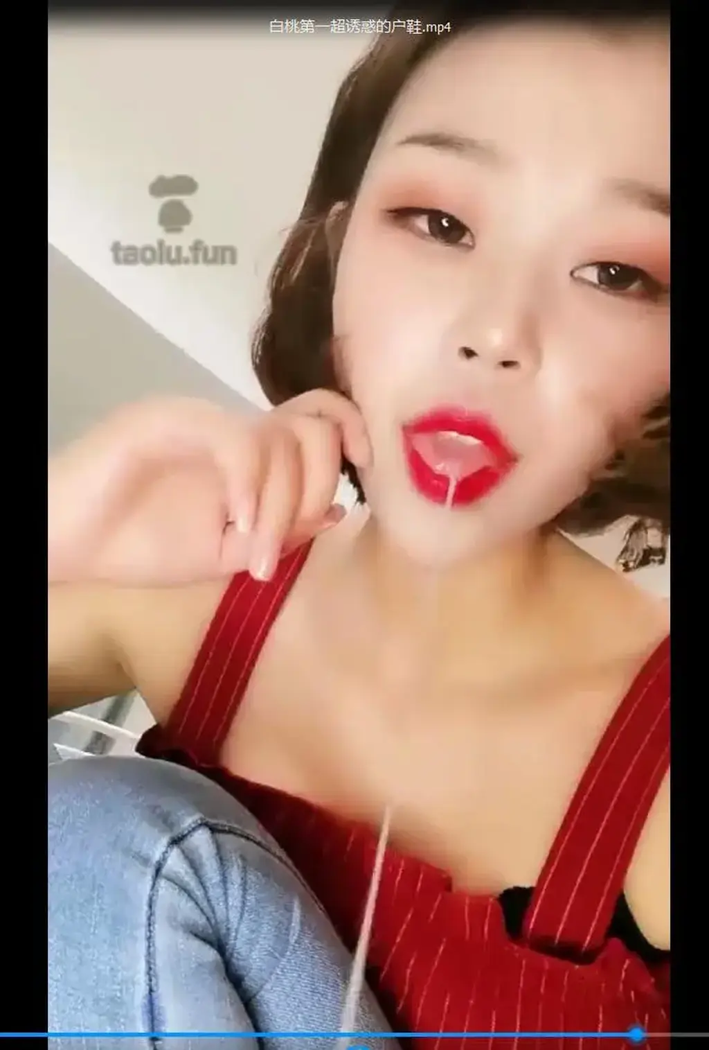 【白桃S】第一视角-超诱惑的白鞋白袜牛仔裤pov坐脸 标题 【白桃S】第一视角-超诱惑的白鞋白袜牛仔裤pov坐脸<br>原创者：套路直播<br>购买地址：<span style='color:#b0b0b0;'>[隐藏文字，购买后可见]</span><br>剧情 美丽的白桃第一视角羞辱屏幕前的男奴，白桃很擅长第一视角，言语很有诱惑力，希望大家喜欢