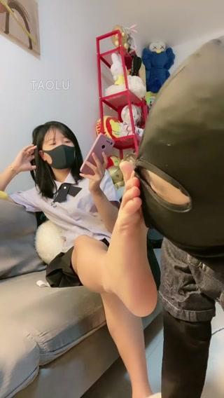 【美离子S】TJ：集尿袋灌00后奶狗 【美离子S】TJ：集尿袋灌00后奶狗<br>原创者：套路直播<br>购买地址<span style='color:#b0b0b0;'>[隐藏文字，购买后可见]</span><br>虽是00后<br>但无比sao浪贱<br>吾欢被艹屁<br>无限升水<br>下次用集尿袋继续灌