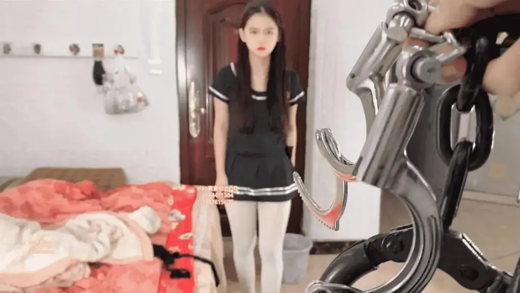 （xiao素素）：订拍转公映a90完整c（第二集完）素素金属系列放置 （xiao素素）：订拍转公映a90完整c（第二集完）素素金属系列放置<br>             近期的颜值担当对素素jiajia作品<br>     金属放置系列～～～<br>    微剧情：素素家政 讨价还价被mi晕 tj<br>      同好订拍作品。tj 脚尖 顶地  gc 驷马 真空 口球 <br>           后半段是绿色特写素素gc表情 <br>              此版本为绿色删减版～～～～～<br>                                                 解压密码：  whwdzgwajjxss123                   <br>                            业务范围：专属订拍           一对一视频网调          全国飞现实验           <br>                                 联系方式：主1184471384   副1487615606  3147195239  <br>影片时间：32分钟<br>影片大小：1640m<br>售价：23