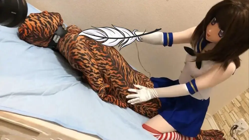[Videos] Kigurumi Attack ！（不一样的） [Videos] Kigurumi Attack !<br><br>购买地址<span style='color:#b0b0b0;'>[隐藏文字，购买后可见]</span><br><br>双人紫发阿黑颜全包紧身衣娃娃调教紫人 kigurumi人偶调教豹纹紧身衣普信男<br>着ぐるみファンティアR18 (仮)さん(ルパ)の撮影協力によるヒトブタ少女です。今月最後は電マを固定されて弄ばれているヒトブタさんの様子でも。手も足もまるで役に立たない状態で、#JK#costume#zentai#kigurumi#latex#vibrator#osayulove#wallykigu#rubber#yuzuki激しくイかされた着ぐるみ和服あとも固定された電マをオンに柚希したまま放置される家畜道とか素敵ですよね。※補足：この衣装のファスナーは、本来背中用です。（撮影のため、無理やり前にしてます。）撮影協力：のなめ まこっちゃん JOHNNY R18 <br><span style='color:#b0b0b0;'>[隐藏文字，购买后可见]</span><br>無料プラン会員の方はスクリーンショットのみ閲覧可能です。<br>月額500プラン会員の方は動画を取得できます。<br>月額900プラン会員の方はノーカット版OR未公開内容を追加しています。<br>Free customer can see only screenshot.<br>500yen customer can get video.<br>900 yen customer can get No cut version video.