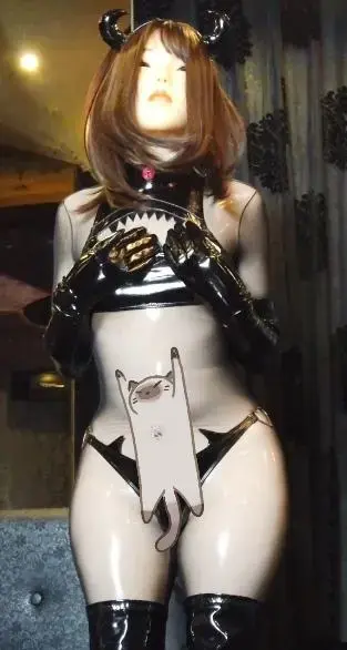 CuteDollXBlackMima CuteDollXBlackMima<br><br>官网地址<span style='color:#b0b0b0;'>[隐藏文字，购买后可见]</span><br><br>Owl rubber with rubber fetishism condom<br>In the absence of her master, kigurumi, a sexy girl, wears full back latex and stockings, while latex plays the role of a demon. But the master is more terrible than the zentai devil. <span style='color:#b0b0b0;'>[隐藏文字，购买后可见]</span>So, her prank had nothing in front of her rubber master. There are countless tides and tides waiting for her.Categories:RubberDoll,FemaleMask,Vibrating,Mima,Control <br>趁主人不在的情况下，性感女孩kigurumi穿着全包乳胶衣和全包黑丝袜，而着ぐるみ乳胶则扮演恶魔的角色。但是主人比子规乳胶恶魔更可怕。所以，她的恶作剧在她的主人面前什么都不是。有无数的潮吹和潮高在等着她。<br>