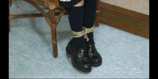 美女捆绑 英式学生服美女捆绑