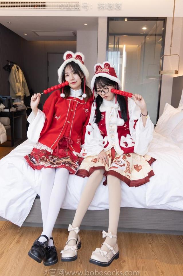 袜啵啵054期：小甜豆与稚予-给大家拜年啦（皮鞋、厚白丝、厚肉丝）4K 袜啵啵054期：小甜豆与稚予-给大家拜年啦（皮鞋、厚白丝、厚肉丝）4K<br>主题内容：皮鞋、厚白丝、厚肉丝<br>购买地址<span style='color:#b0b0b0;'>[隐藏文字，购买后可见]</span>
