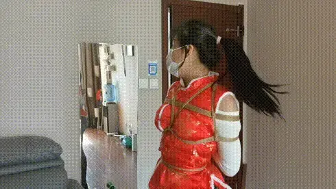 祝大家新年快乐，虽然双手被绑，也阻止不了美女诚挚的祝福 新年的第一天，迫不及待的想体验各种捆绑，还要祝大家新年快乐，虽然双手被绑，也阻止不了美女诚挚的祝福。视频解压密码：chuxin ，<br>一绳所爱绳艺体验店面向全国爱好者开放，本店提供绳艺捆绑模特服务、体验女绳师捆绑服务、体验长时间囚禁服务、场地出租、专业麻绳销售，原创视频套图销售、作品定制，模特原味丝袜出售等，另外本店招募同好合作伙伴。微信：351552501初心