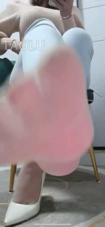 【白桃S】第一视角-控射~贴脸剐舌头g头牛仔短丝~ 【白桃S】第一视角-控射~贴脸剐舌头g头牛仔短丝~<br>原创者：套路直播<br>购买地址<span style='color:#b0b0b0;'>[隐藏文字，购买后可见]</span>