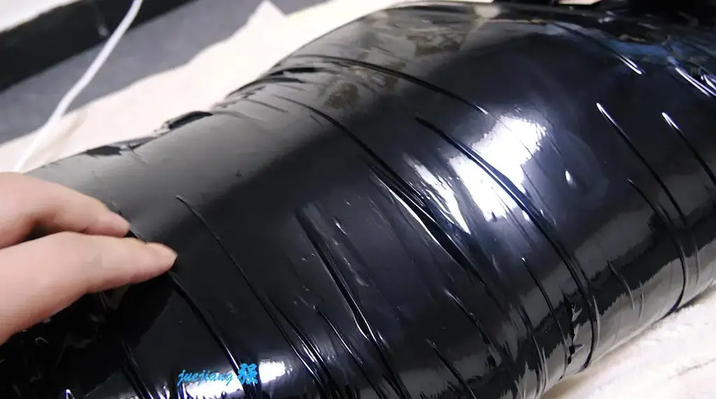 小舞胶带全包体验 先用丝袜把小舞全身包起来 再用胶带 紧紧的包裹全身动弹不得 脸都挤变形了可想而知有多紧 最后坚持不住才换成丝袜包头  长时间放置让小舞整个人都崩溃了 有想看的服装道具什么的可以提建议 联系我了解更多花絮日常 赠送更多福利  三月前组织一场线下聚会 预算500目前7位妹子缺汉纸想来的联系  喜欢的可以关注支持一下 想要定拍.约现 套图定制等 联系1721864884 售原味送脱袜视频有需要的联系 1721864884 三月前组织一场线下聚会 预算500目前7位妹子缺男人想来的联系<br><br>