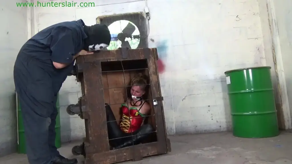 Bound and caged crimefighter MP4 1280x720 version<br>starring staring Nicole Peters as 'Robyn'<br><br><span style='color:#b0b0b0;'>[隐藏文字，购买后可见]</span>