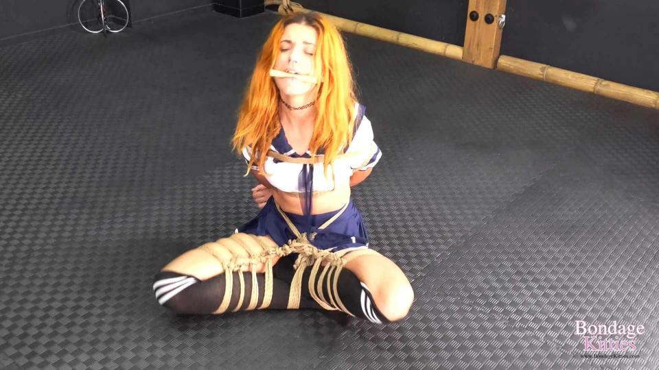 5 bondage xperience by Tenjou - MP4 We show a new format, different so far for Bondage Kitties, in this video you will see our model Tenjou tied in 5 different uncomfortable positions with 5 different outfits, each figure and bondage is a different experience, she will try to move and untie herself, each scene is a struggle with the ropes, not only for trying uselessly to escape, but to endure the discomfort and pain of every second she spends tied in that position.<br><br>If you like this format, there will be more videos in this format, with different more uncomfortable ties and different models.<br><br><span style='color:#b0b0b0;'>[隐藏文字，购买后可见]</span>