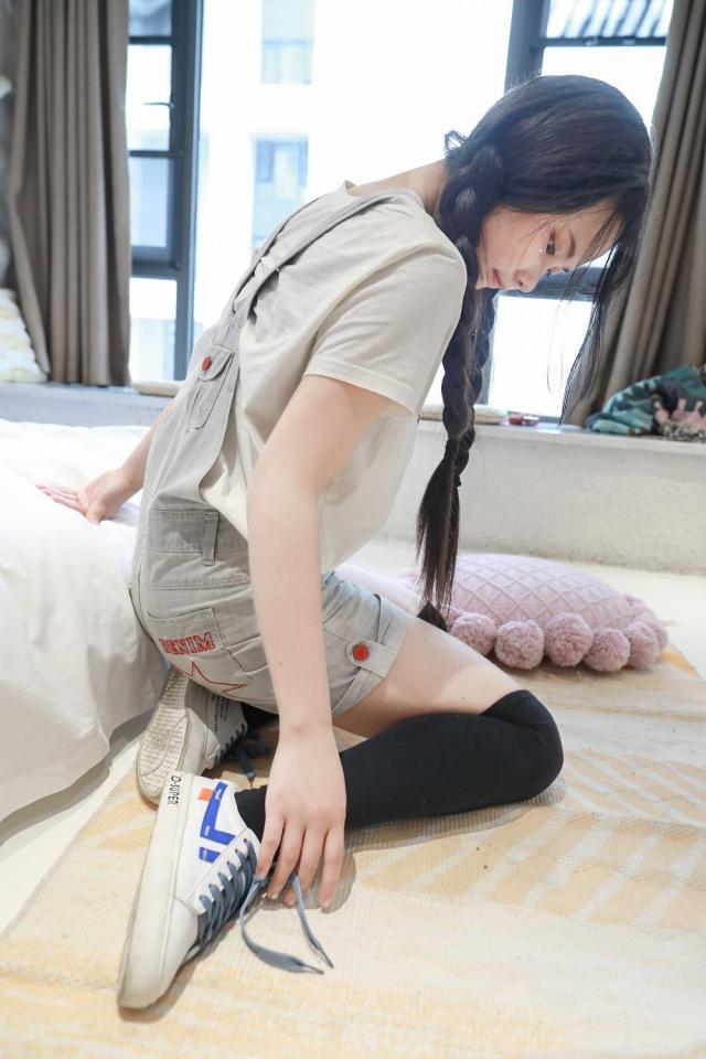 imzsock2022 第三期 肉肉牙刷自挠脚心 原创者:imzsock<br>购买地址<span style='color:#b0b0b0;'>[隐藏文字，购买后可见]</span><br>imzsock2022 第三期 肉肉牙刷自挠脚心