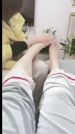 【清见S】女M日常伺候，舔脚按摩啃脚后跟 <span style='color:#b0b0b0;'>[隐藏文字，购买后可见]</span><br>【清见S】女M日常伺候，舔脚按摩啃脚后跟