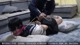 【新月原创】【玉箫】白丝直播盘腿驷马 数据线打PP 这家伙越来越习惯直播的互动感觉了 【新月工作室】定拍交流QQ：1003187439 原味找她们：3104988182 小洛（红豆） 2389316626 玉箫 34514571253佳怡 3560530071雨涵<br>本工作室正式启动会员优惠折扣方案，请有兴趣的同好加Q：3104988182详询，所有图片都是GIF小动画<br>这位购买我们版权的金主授权我们发布视频，感谢他，希望让更多同好看到，尊重他的意思，希望大家喜欢。这一期也是内容非常丰富，值得收藏