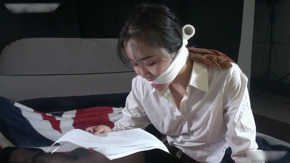 美束咖啡 美女学生装和OL装接受各种严密堵嘴朗读,手扣,口水疯狂流出,超性感口部大... 标题：美束咖啡 美女学生装和OL装接受各种严密堵嘴朗读,手扣,口水疯狂流出,超性感口部大...   美束咖啡出品<br><span style='color:#b0b0b0;'>[隐藏文字，购买后可见]</span><br>美女，学生装，OL装尝试各种严密堵嘴朗读，口球，丝袜，口枷 ，内容精彩，喜欢的同好可可以看看！