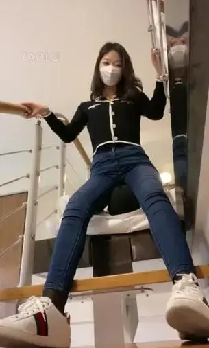 【虞姬S】牛仔裤里丝，坐脸，骑马，腿绞脖子，踩踏，训狗！ 【虞姬S】牛仔裤里丝，坐脸，骑马，腿绞脖子，踩踏，训狗！<br>创作：虞姬<br><span style='color:#b0b0b0;'>[隐藏文字，购买后可见]</span>