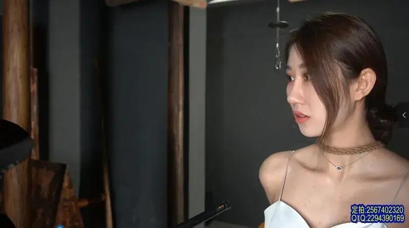 【白纱新娘子】优秀车模梅馨月新婚之夜被抓到刑房各种捆绑刑罚 影片格式：修改为rar格式解压，解压后为mp4格式<br>故事情节：优秀车模梅馨月再出新作新婚之夜被汉奸抓到刑房各种捆绑刑罚受尽折磨！希望大家能够喜欢！关注我更多优秀原创作品慢慢分享出来！<br>温馨提示：如果百度网盘链接失效请联系客服立刻从新上传链接！<br>定拍约拍：QQ2567402320   2294390169（链接失效客服）闲扯淡者勿加！！<br>