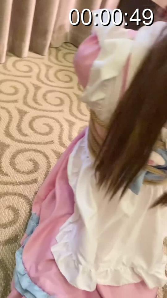 夕阳与猫出品 女仆绳艺捆绑 精彩尽在视频中 夕阳与猫出品 女仆绳艺捆绑 开口器 调教<br>这是下半部分 之后会上传上半部分 希望大家喜欢<br>视频质量还有待提高 因为是手机拍的 <br>全程第一时间拍摄 大家有什么想法建议的都可以留言哦<br>接定拍 赞助 约绑 调教 qq 2778745791