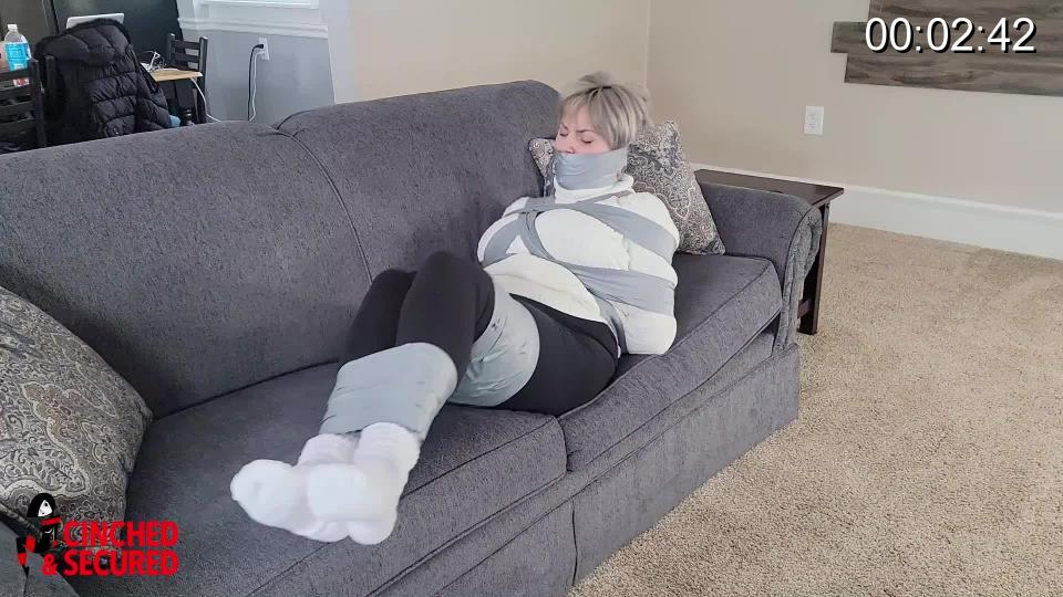 Ava Minx - Taped, Gagged and Bagged! Ava was spending a quiet night at home reading about a series of crimes in which a burglar had been binding, gagging and absconding with several neighborhood women! Well, Ava did not know it, but her night was about to get MUCH quieter, as the burglar made her the latest in the series of disappearances! He clamped a rag over her face to stifle her screams, and taped her body up until she could only thrash and flop like a fish in a desperate effort to get free! Her ability to call for help was ended when the man stuffed her mouth with an old rag and wrapped her face over and over with tape, sealing the mass in place and leaving her with a sticky band of grey that completely eradicated any chance of attracting attention to herself! As she struggled, her tormentor returned to increase her fearful struggles by pulling a nylon hood over her head and taping it in place, leaving her vision impaired and reducing her already muted voice to inaudibility! All that was left was for her to be encased in a nylon sack for transport, and just like that, Ava was never seen again!<br><br><span style='color:#b0b0b0;'>[隐藏文字，购买后可见]</span>