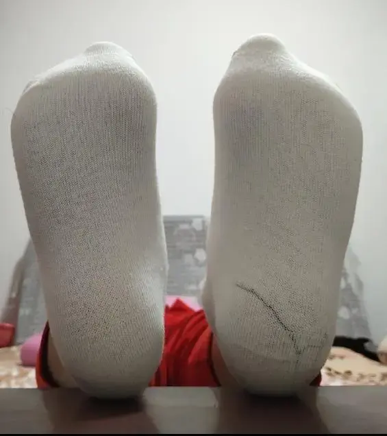 [特效向]红衣男孩白袜挠脚心 具有超能力的红色男孩战士不幸被敌人抓捕，脱掉了身上的衣物后仅剩红色的贴身裤和白袜，敌人不紧不慢挠着红战士的脚心，刺激他强制gc！<br>全篇为男性，且视频主角已成年，视频特效和录像效果还望大家笑纳