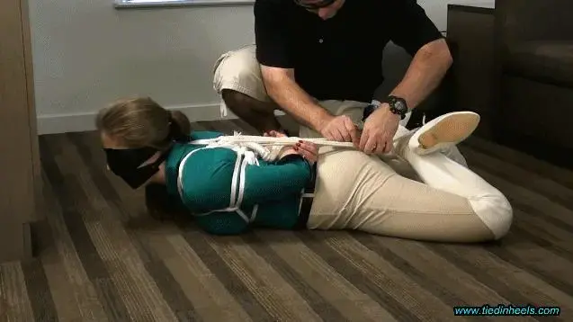 Terra Mizu..Tied in SEXY White OTK Boots! HD-WMV Terra is dressed for wearing a classy button down blouse, riding breeches and , white leather high heeled OTK boots! Terra reluctantly submits to tight bondage...she is progressively tied on screen, whining and complaining until she is silenced with a black leather strap gag! She is then subjected to a tight, cross ankle hogtie...a black leather blindfold finishes this SEXY damsel off! <br><br><span style='color:#b0b0b0;'>[隐藏文字，购买后可见]</span>