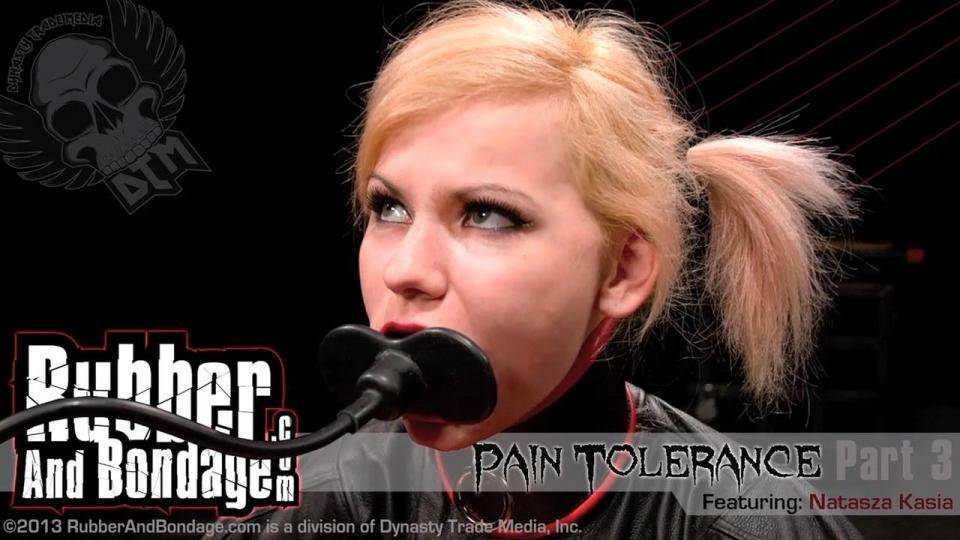 PAIN TOLERANCE PART 3 简介：<br>疼痛容忍度第三部分 <br><br>娜塔莎-卡西娅的痛苦经历的第三部分发现她确实非常好斗。当一个女孩被固定在蝴蝶夹克里，无法从她的俘虏黑暗凤凰那里解脱出来时，她该怎么办呢？一旦被堵住嘴，娜塔莎变得更加挑衅，并开始反抗黑暗凤凰，要把手杖拿出来。当她的乳白色大腿上涌现出伤痕时，她立刻就后悔了。在恢复了可接受的服从程度后，菲尼克斯便将她绑在她所栖身的金属笼子上，让她自己去思考她最后的态度。9分钟的视频高清1280x720 MP4<br><br>Description:<br>PAIN TOLERANCE PART 3 <br><br>Part 3 of Natasza Kasia's ordeal finds her very feisty indeed. What's a girl to do when secured in a butterfly jacket and unable to free herself from her captor, Dark Phoenix? Once gagged, Natasza becomes even more defiant and begins to fight back Dark Phoenix to bring out the cane. She instantly regrets this as the welts spring up over her creamy, white thighs. Upon restoring an acceptable level of obedience, Phoenix then straps her to the metal cage she is perched upon and leaves her to contemplate her attitude in the end. 9 Minutes of Video HD 1280x720 MP4<br><br><br><span style='color:#b0b0b0;'>[隐藏文字，购买后可见]</span>