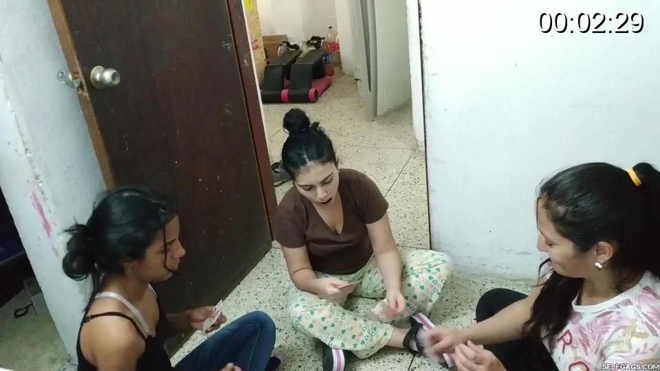 Laura, Katherine &amp; Maria Martinez in- Game Loser Is Given The Full Treatment By Step-Mom And Ste It's late at night and Laura, Maria, and Katherine are playing a game of cards. Katherine keeps winning and she is so cocky. Laura and Maria bet Katherine that if she is so sure of winning every round, she will have no problem accepting a punishment if she then loses the next, right?<br><br>Katherine agrees to play along with Laura and Maria's game bet, but she will soon regret it as the consequences of losing are huge!<br><br><span style='color:#b0b0b0;'>[隐藏文字，购买后可见]</span>