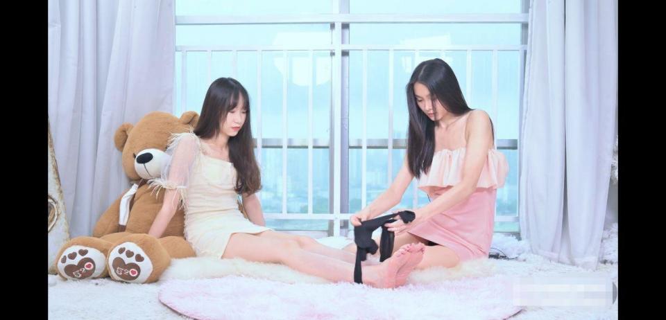 【SSA丝社】【TK第038集】腿模伊霖和君君的裸足挠痒痒TICKLING视频 原创作者：SSA丝社<br>两位大美女挠脚心<br>【模特信息】：君君 年龄:21 身高:168  体重:48 三围:83 60 86  鞋码:36<br>            伊霖 年龄:21 身高:168  体重:48 三围:82 60 86  鞋码:37<br>购买链接：<span style='color:#b0b0b0;'>[隐藏文字，购买后可见]</span>