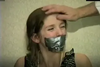 About foreign girl About foreign girl Haley being kidnapped and imprisoned，Later, after breaking free from the shackles, he found that the robber came back and tied himself with tape to stop his mouth. As a result, the robber was very satisfied<br>讲述外国女孩海利被绑架囚禁，后来经过挣脱束缚，结果发现劫匪回来，又用胶带把自己捆绑堵嘴，结果劫匪发现非常满意。